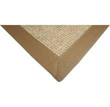 Vue détaillée d''un tapis en sisal avec bordure