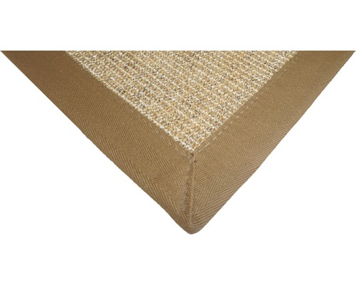 Vue détaillée d''un tapis en sisal avec bordure