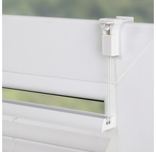 Detailansicht eines weißen Klemmträger für Jalousien zur Montage am Fensterrahmen