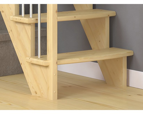 Vue détaillée d''un escalier en bois à l''intérieur
