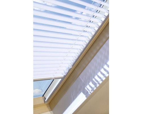 Dachfenster mit Jalousie zur Lichtregulierung