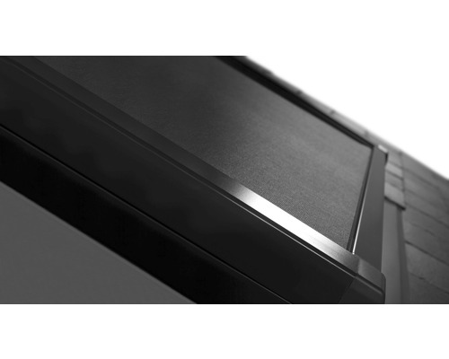 Vue détaillée d''un store noir pour l''extérieur