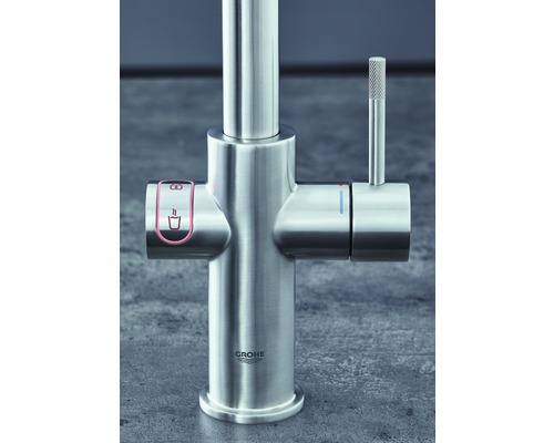 Robinet de cuisine avec fonction eau chaude et logo Grohe
