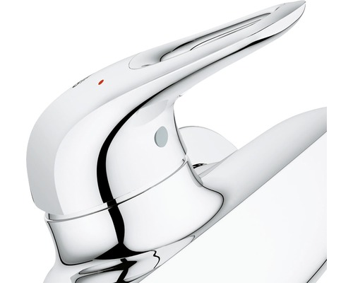 Gros plan d''un robinet en métal