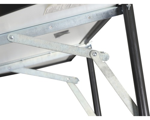 Detailansicht eines klappbaren Campingtisches mit Metallgestell