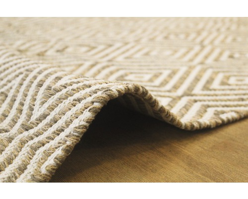 Vue détaillée d''un tapis avec motif géométrique
