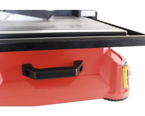 Vue détaillée d''une carreleuse avec poignée de transport