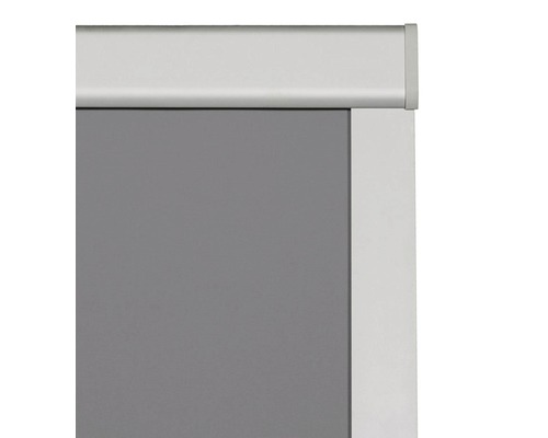 Detail einer Rolloinstallation mit Führungsschienen