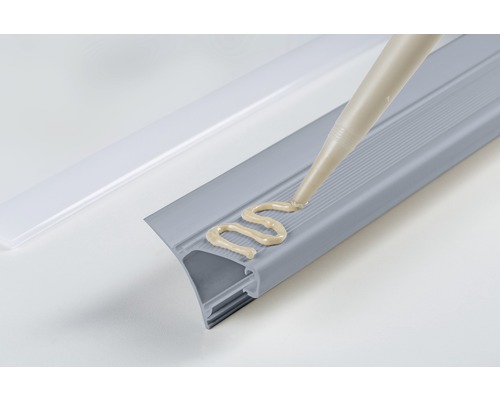 Auftragen von Klebstoff auf eine Übergangsschiene