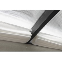 Gros plan d''un toit de terrasse avec protection solaire
