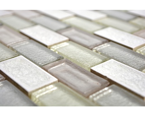 Gros plan de carreaux de mosaïque de verre en motif de briques