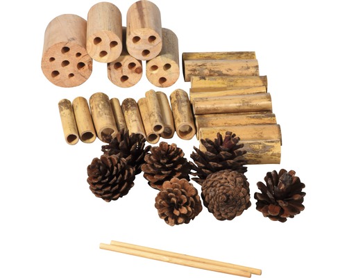 Füllmaterial für Insektenhotels aus Holz, Bambus und Tannenzapfen