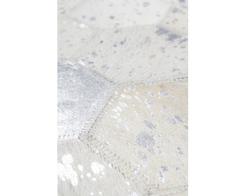 Nahaufnahme eines Teppichs mit Fleckendesign