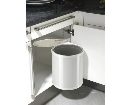 Eingebauter Abfalleimer in einem Küchenschrank