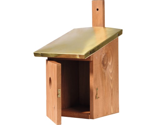 Nichoir en bois avec porte ouverte et toit en métal