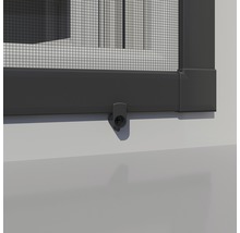 Detailansicht eines Insektenschutzfensters mit Drehverschluss