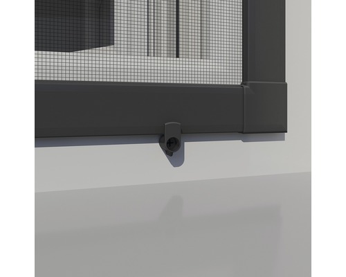 Detailansicht eines Insektenschutzfensters mit Drehverschluss