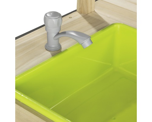 Gros plan d''une cuisine jouet avec évier et robinet