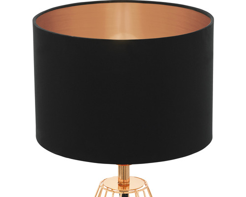 Tischleuchte mit schwarzem Lampenschirm und goldfarbenem Gestell