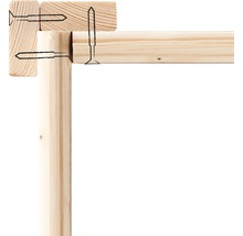 Detailansicht einer Holzkonstruktion, die mit Schrauben verbunden ist.