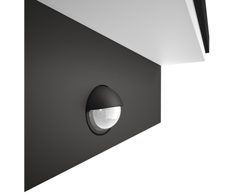 Applique murale avec détecteur de mouvement sur un mur