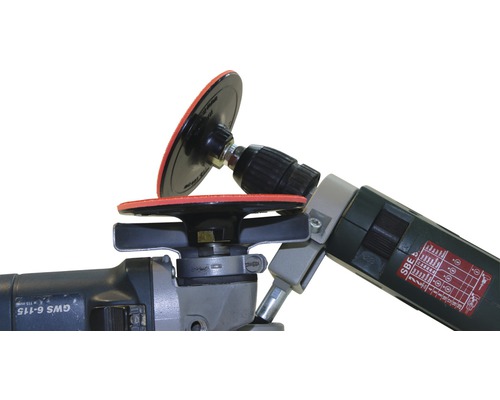 Montierte Polierscheibe an einem Winkelschleifer und einer Bohrmaschine