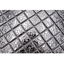 Nahaufnahme von quadratischen Mosaikfliesen
