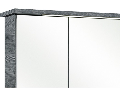 Vue détaillée d''une armoire de toilette avec encadrement en bois