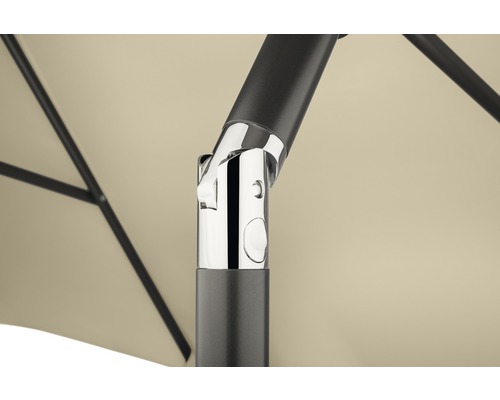 Vue détaillée d''un parasol de jardin avec mécanisme
