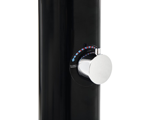 Detailansicht einer Gartendusche mit Temperaturregler und Anzeige für kaltes und warmes Wasser