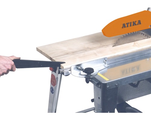 Atika Tischkreissäge beim Zuschneiden von Holz