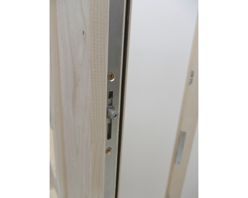 Vue détaillée d''une porte en bois avec serrure de porte installée