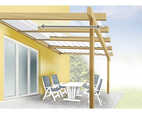 Terrasse mit Holzüberdachung und Wellplatten