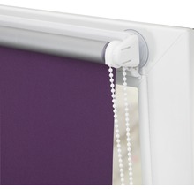 Lila Seitenzugrollo am Fenster