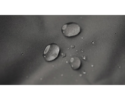 Nahaufnahme von Wassertropfen auf wasserabweisendem Stoff