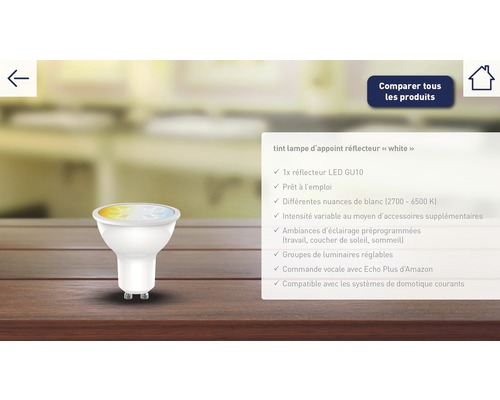 Lampe LED GU10 à réflecteur sur une surface en bois