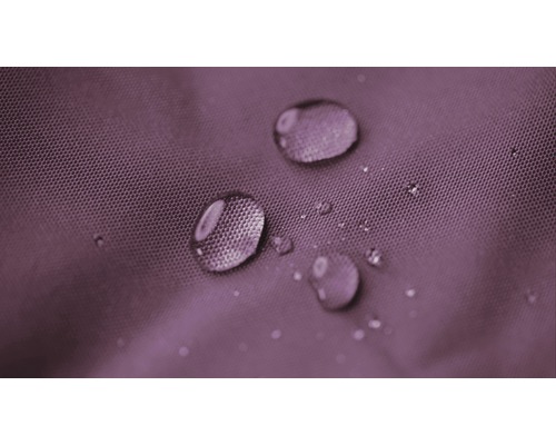 Wassertropfen auf wasserabweisendem Stoff