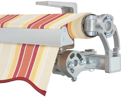 Detailansicht einer Markise mit gestreiftem Stoff und Aluminiumgestell