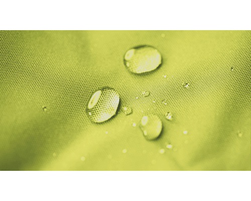 Nahaufnahme von Wassertropfen auf wasserabweisendem Stoff