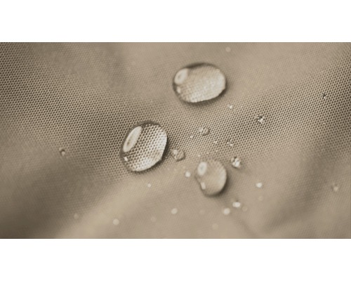 Nahaufnahme von Wassertropfen auf wasserabweisendem Stoff