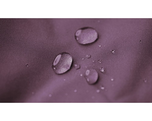 Wassertropfen auf wasserabweisendem Gewebe