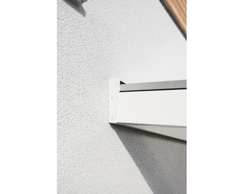 Vue détaillée d''un store fixé à un mur