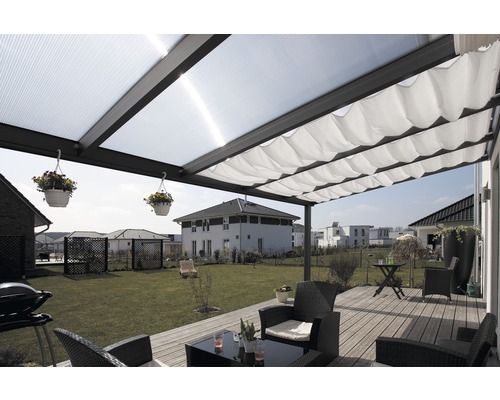 Terrasse avec toit, mobilier de jardin et vue sur le jardin