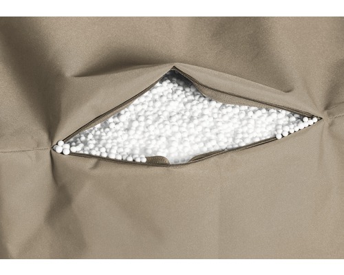 Remplissage de billes de polystyrène dans un pouf