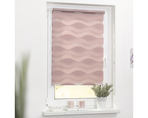 Fenster mit Doppelrollo mit Wellenmuster für Wohnraumgestaltung