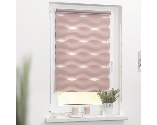 Fenster mit einem Rolladen mit Wellenmuster.