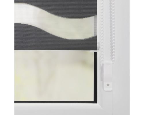 Fenster mit Doppelrollo zur Lichtregulierung