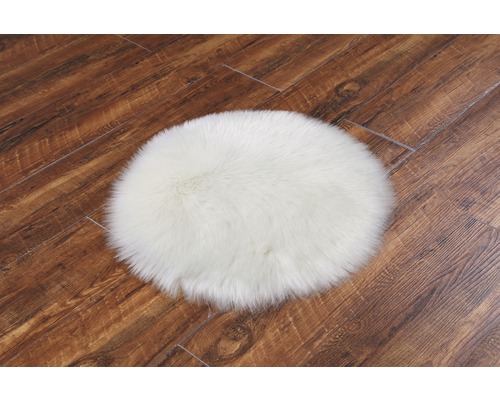 Runder, weißer Teppich auf Holzboden