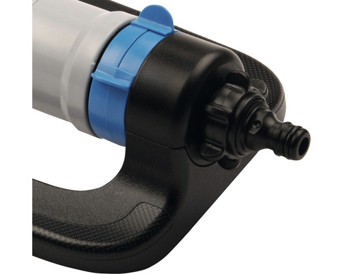 Gartensprenger Detailansicht, Anschlussstück und Regler im Fokus.