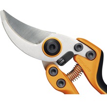 Gros plan d''un sécateur Fiskars